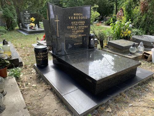 urnovy hrob Impala pomnik na stojato