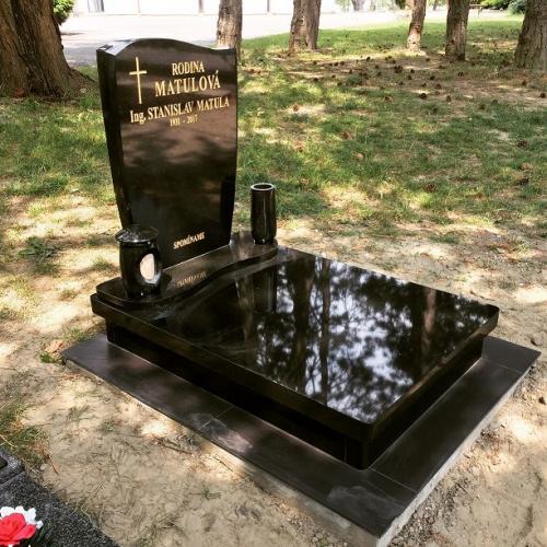 urnovy hrob cierna zula